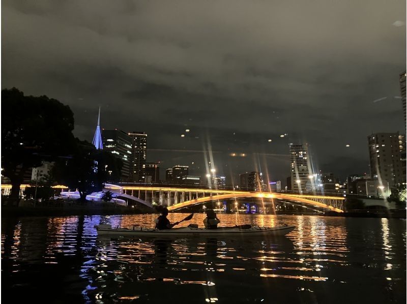水の都大阪ナイトカヤックツアー　2025年限定　夜景＆Osakaリバーファンタジー光と水のエンターテイメントショー　一組限定の紹介画像