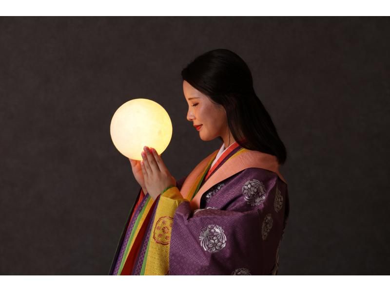 [Kyoto, Nijo] Experience wearing a pair of Junihitoe and Sokutai in Kyoto (color: Iori)! Wear an authentic Junihitoe and enjoy the elegant Heian period costume experience!の紹介画像