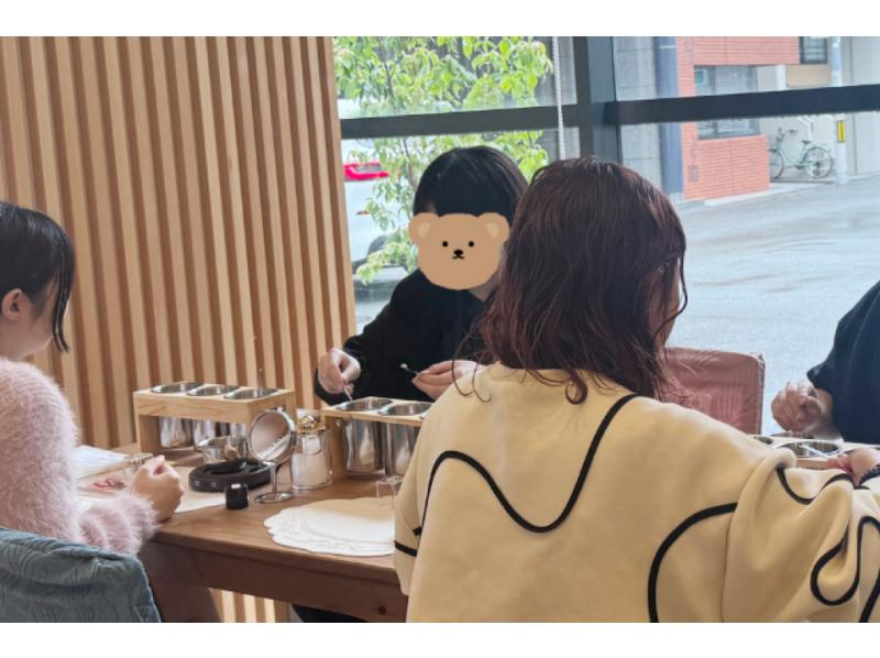 [大阪、天滿橋]體驗製作獨一無二的原創化妝品（口紅+您選擇的其他化妝品）並在當天帶回家☆の紹介画像