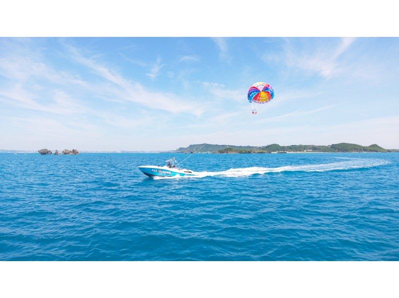 【沖繩津堅島】盡享美食、海、天！一日滑翔傘計劃！の紹介画像
