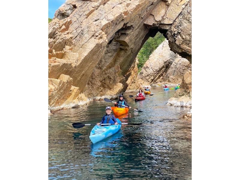 [Tottori/Uradome Coast] Enjoy the Geopark easily! ★Sea Kayaking Experience★ Copyの紹介画像