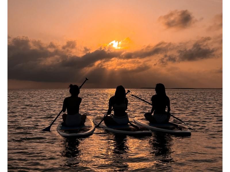 【沖縄・宮古島】《サンセットサップ》心癒される夕焼けを眺めながらSUPでクルージング！の紹介画像