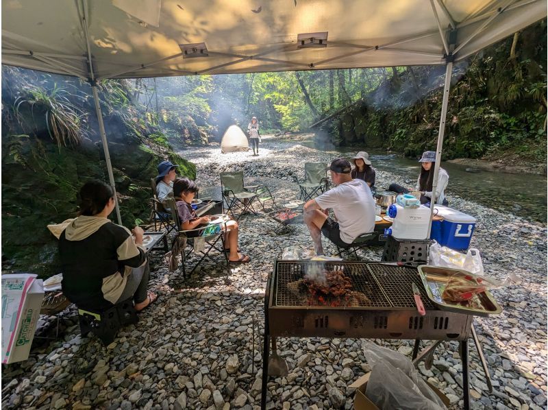 [Tokyo, Akiruno] Experience waterfall meditation, cave exploration, and BBQ! An adventure to explore Tokyo's hidden areas guided by a hunter! Refresh your mind and body with the effects of forest therapy♪の紹介画像