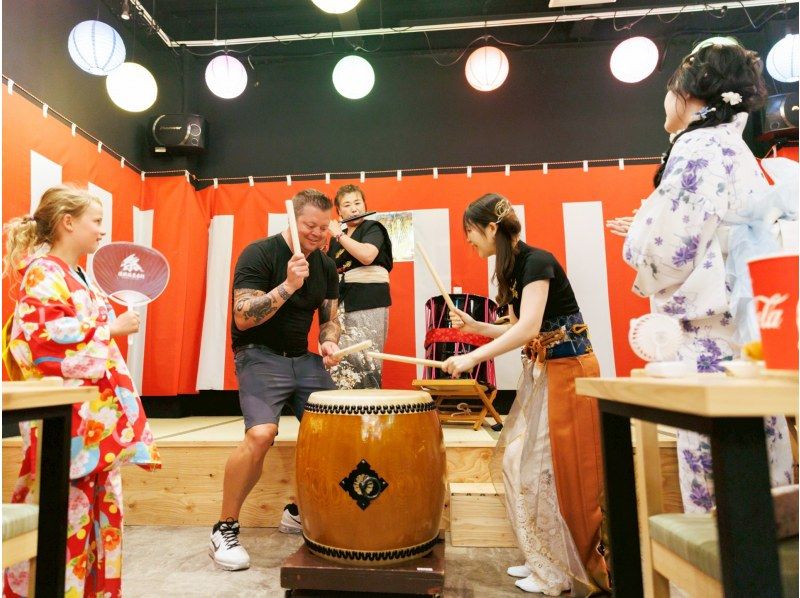 【大阪、难波、道顿堀】和太鼓体验｜笑容满面！大人小孩都能享受的和太鼓与三味线的世界の紹介画像
