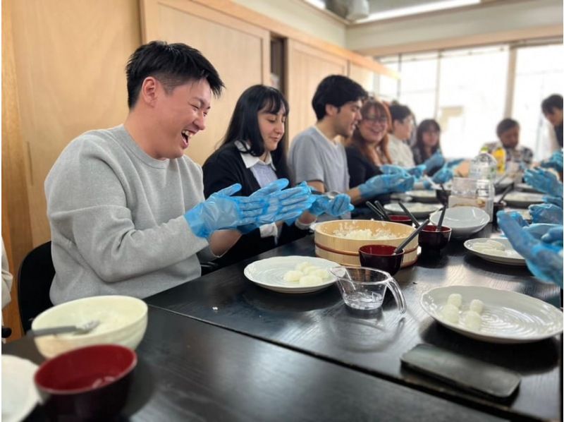 Hands On Wagyu Sushi Making Experienceの紹介画像
