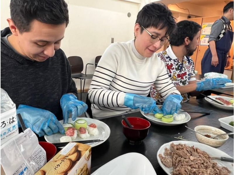 Hands On Wagyu Sushi Making Experienceの紹介画像