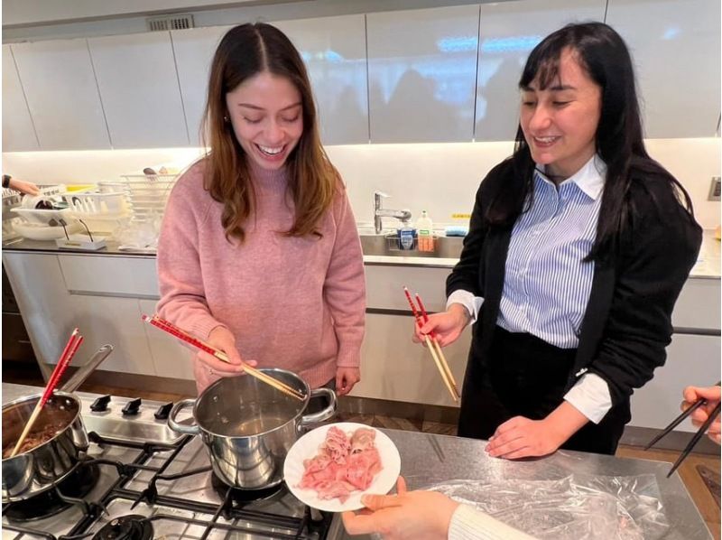 Hands On Wagyu Sushi Making Experienceの紹介画像