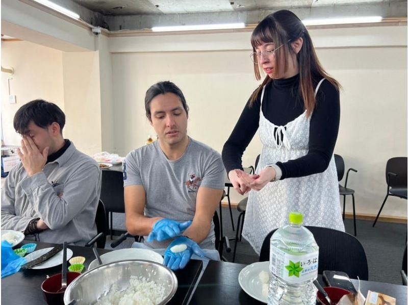 Hands On Wagyu Sushi Making Experienceの紹介画像