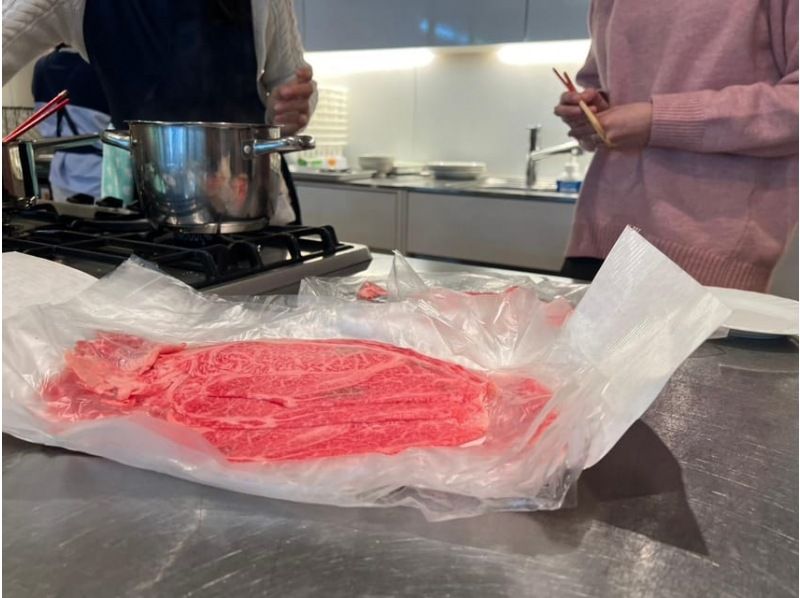 Hands On Wagyu Sushi Making Experienceの紹介画像