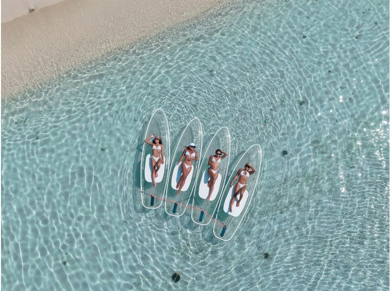 [Miyakojima] Fully-private clear SUP x professional drone photography ★ Summer 2025 only! A special photo plan (45 minutes) popular with girls' trips and couplesの紹介画像