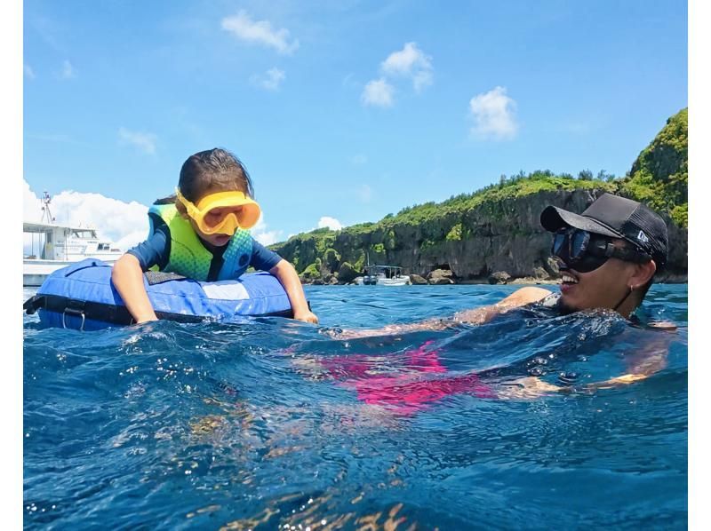 [Onna Village Blue Cave Snorkeling Experience] Get ultra-high-resolution Action 5pro underwater photos and videos, and a free feeding experience! Rain or shine! Same-day reservations acceptedの紹介画像