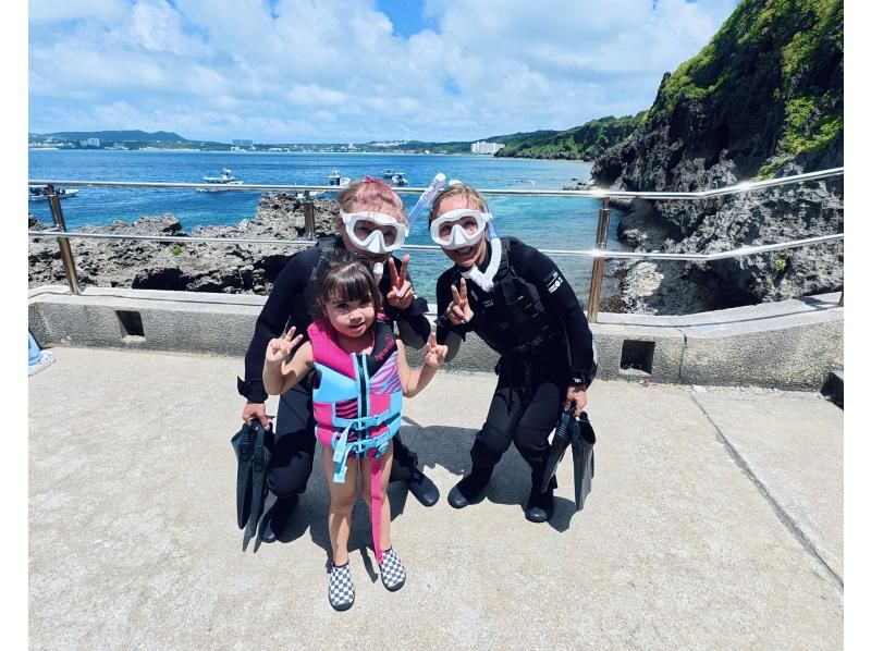 [Onna Village Blue Cave Snorkeling Experience] Get ultra-high-resolution Action 5pro underwater photos and videos, and a free feeding experience! Rain or shine! Same-day reservations acceptedの紹介画像