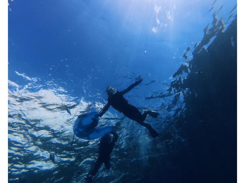 [Onna Village Blue Cave Snorkeling Experience] Get ultra-high-resolution Action 5pro underwater photos and videos, and a free feeding experience! Rain or shine! Same-day reservations acceptedの紹介画像