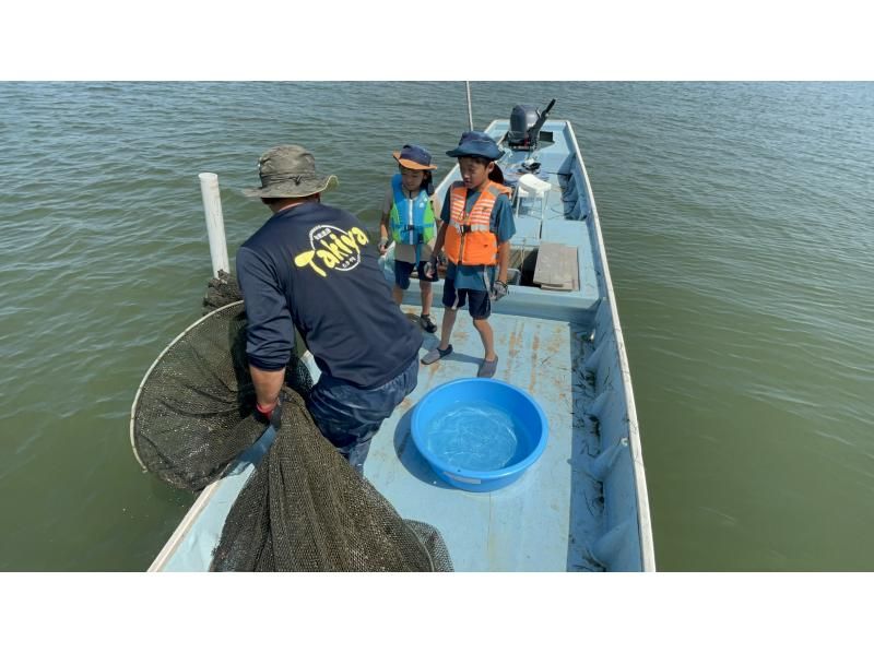 【静岡・浜松】ファミリーに大人気！伝統漁法の角立て漁を体験して魚と触れ合おう！の紹介画像