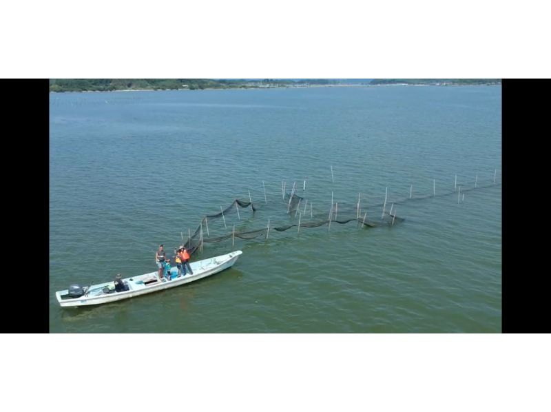 【静岡・浜松】ファミリーに大人気！伝統漁法の角立て漁を体験して魚と触れ合おう！の紹介画像