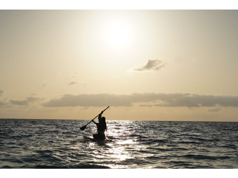 [Okinawa, Miyakojima] Sunrise SUP! Cruising with the morning sun | Plan with SLR photography and complimentary coffee (about 2 hours)の紹介画像