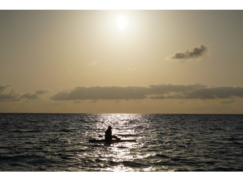 [Okinawa, Miyakojima] Sunrise SUP! Cruising with the morning sun | Plan with SLR photography and complimentary coffee (about 2 hours)の紹介画像