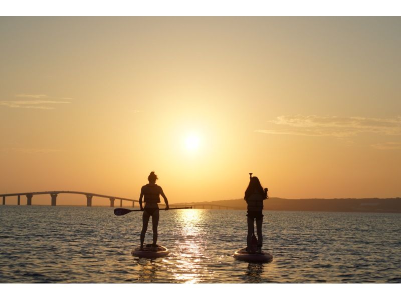 [Okinawa, Miyakojima] Premium Sunset SUP! Quality time surrounded by the sunset and the sea | SLR photography included (free photography)の紹介画像