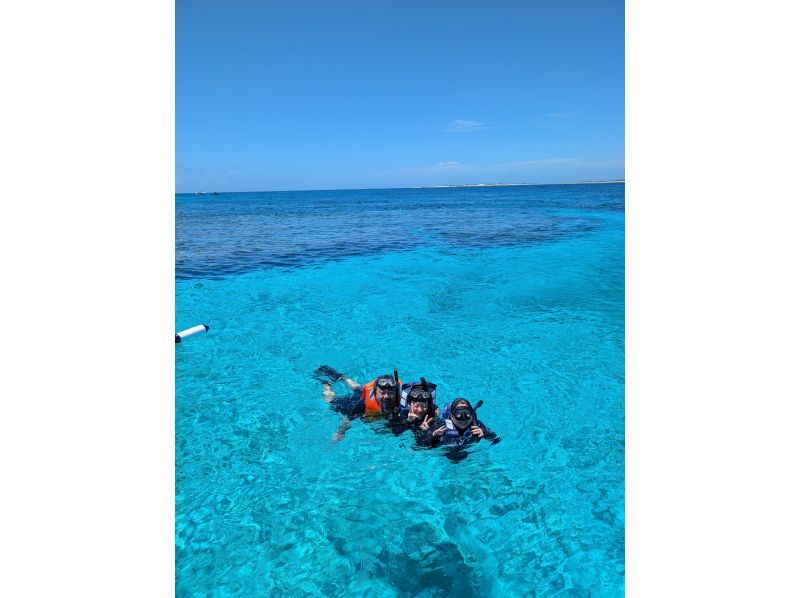 【沖縄・慶良間】スカイブルーの海を独占！貸切ボートで行くプライベートシュノーケリング体験の紹介画像
