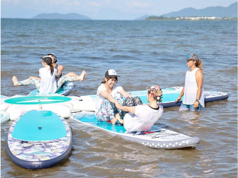 [滋賀，長濱]在私人海灘上嘗試迷你SUP瑜珈！ ★限2025年7月26日星期六★の紹介画像