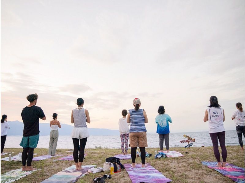 [ชิกะ นากาฮามะ] มาเล่นโยคะชายหาดสุดสดชื่นกันเถอะ! ★เปิดให้บริการเฉพาะวันเสาร์ที่ 26 กรกฎาคม 2025 เท่านั้น★の紹介画像