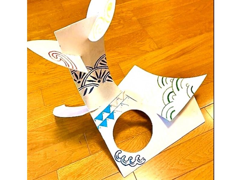 【大阪・西天下茶屋・参加型アート制作】亀の子だわしのグリーンをカラーリングする体験及び彫刻マケットに和柄を描く体験（車でお持ち帰り可能）の紹介画像