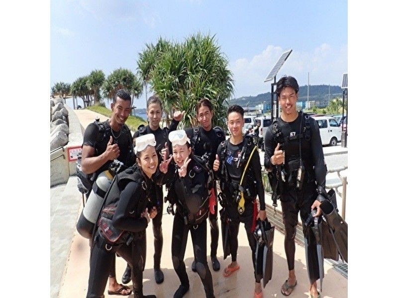 ★Okinawa, Motobu Town】Private tour for 2 people or more! Experience diving at the popular Gorilla Chop Beach ♪ Recommended for women, couples, and those who are nervous about diving for the first time!の紹介画像