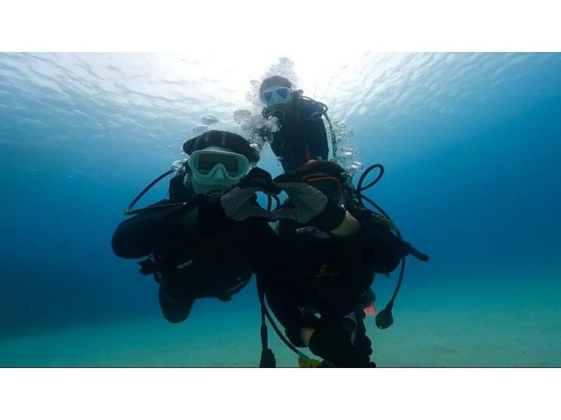 ★Okinawa, Motobu Town】Private tour for 2 people or more! Experience diving at the popular Gorilla Chop Beach ♪ Recommended for women, couples, and those who are nervous about diving for the first time!の紹介画像