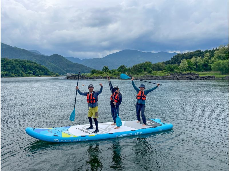 [Yamanashi Prefecture, Lake Kawaguchi] Let's all experience a giant SUP together!の紹介画像