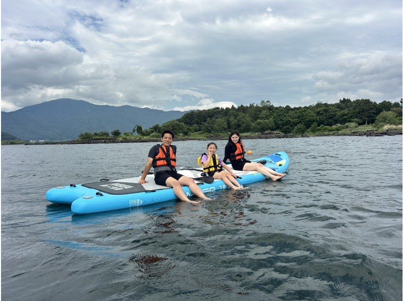[Yamanashi Prefecture, Lake Kawaguchi] Let's all experience a giant SUP together!の紹介画像