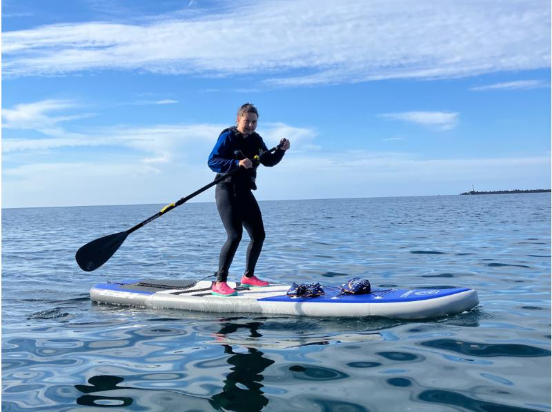 【鳥取・ジオパーク】透明な海と湖でまったりSUP体験♪ 山陰海岸ジオパークでガイド付き安心プランの紹介画像