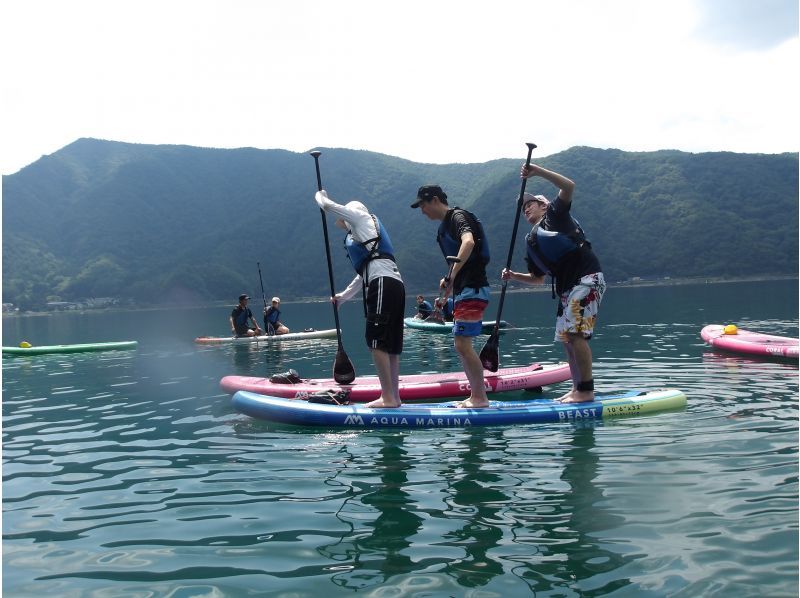 【山梨・西湖・SUPレンタル】SUP一式レンタルして自由にクルージング！120分の紹介画像