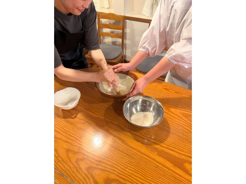 [熊本/阿蘇] 連清正君都會驚訝！體驗傳統甜點的美味，親手製作三色團子の紹介画像