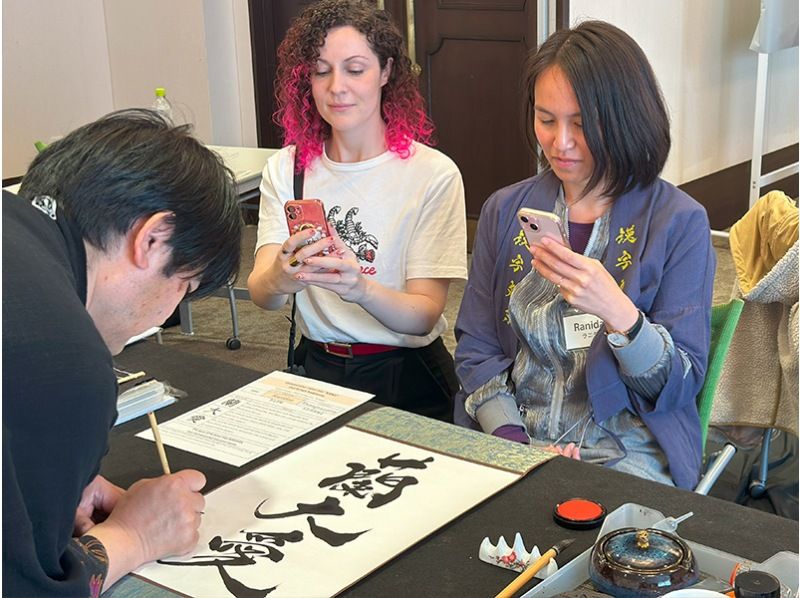 [神奈川/湘南]书法艺术全课程〜书法家“ Madar”用幸运书法创作卷轴和手巾或手提袋或T恤（欢迎初学者，空手OK）の紹介画像