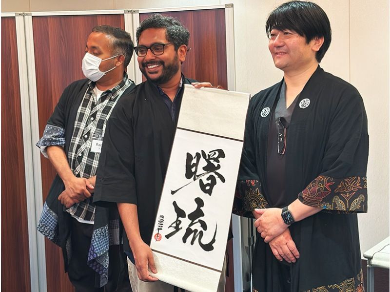 【神奈川・湘南】書道アートフルコース〜書道家「斑」が幸運の書道で巻物と手ぬぐいorトートバックorTシャツ作成（初心者歓迎・手ぶらOK）の紹介画像