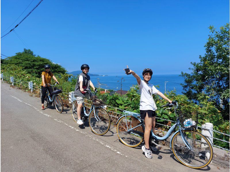 [ฮอกไกโด โอตารุ] ทัวร์จักรยานไฟฟ้าแบบสบายๆ ใน "เมืองธรรมชาติและน้ำพุร้อน" (หลักสูตร 2 ชั่วโมง)の紹介画像