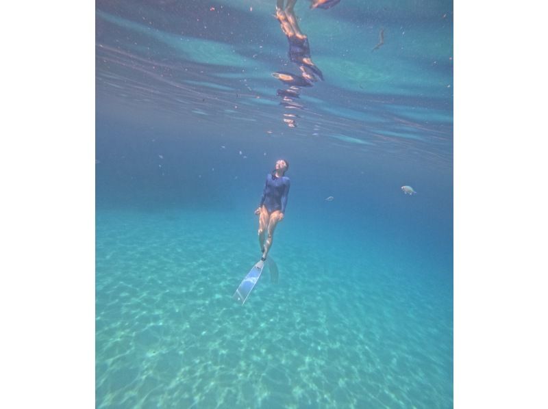 スキンダイビング【沖縄本島・ゴリラチョップ/青の洞窟/なかゆくい】貸切♡ 初心者・お一人様・グループ（日本語・English）の紹介画像