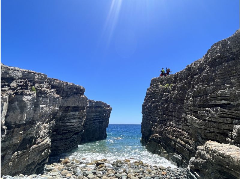 【長崎・五島】約2000万年前の地層で地球の歴史を感じる断崖絶壁SUPツアーの紹介画像