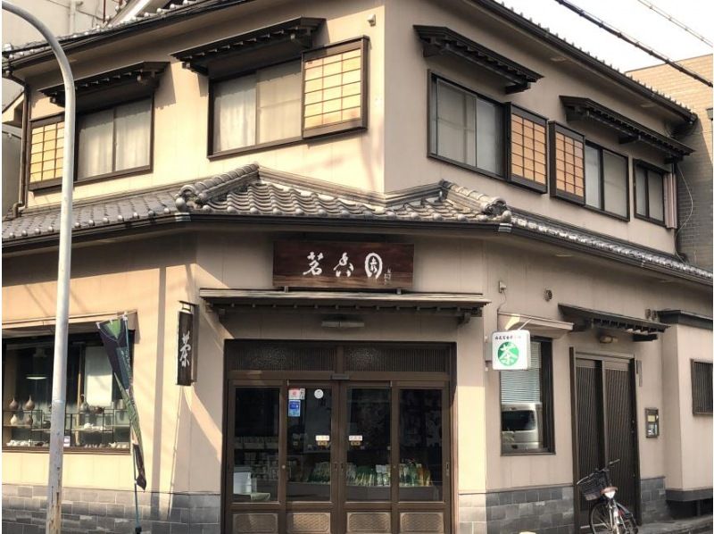 [Osaka/Sakai] Experience making matcha tea with a stone mill and brewing it at a long-established tea shopの紹介画像