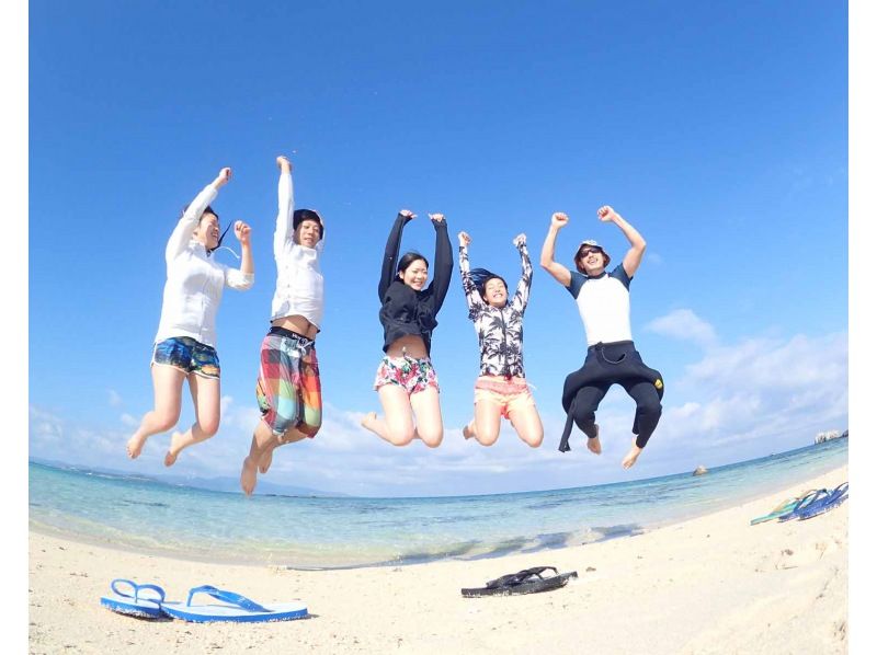 [Ishigaki Island Greedy 1-Day Snorkeling Course] Landing on a phantom island & snorkeling with corals, fish and sea turtles! Summer vacation ♪ Great for families ◎ Free underwater photography!の紹介画像