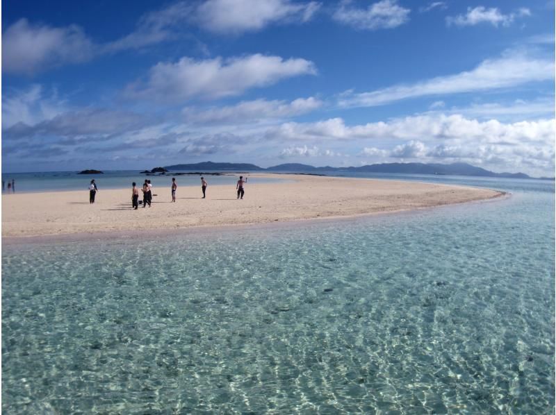 [Ishigaki Island Greedy 1-Day Snorkeling Course] Landing on a phantom island & snorkeling with corals, fish and sea turtles! Summer vacation ♪ Great for families ◎ Free underwater photography!の紹介画像