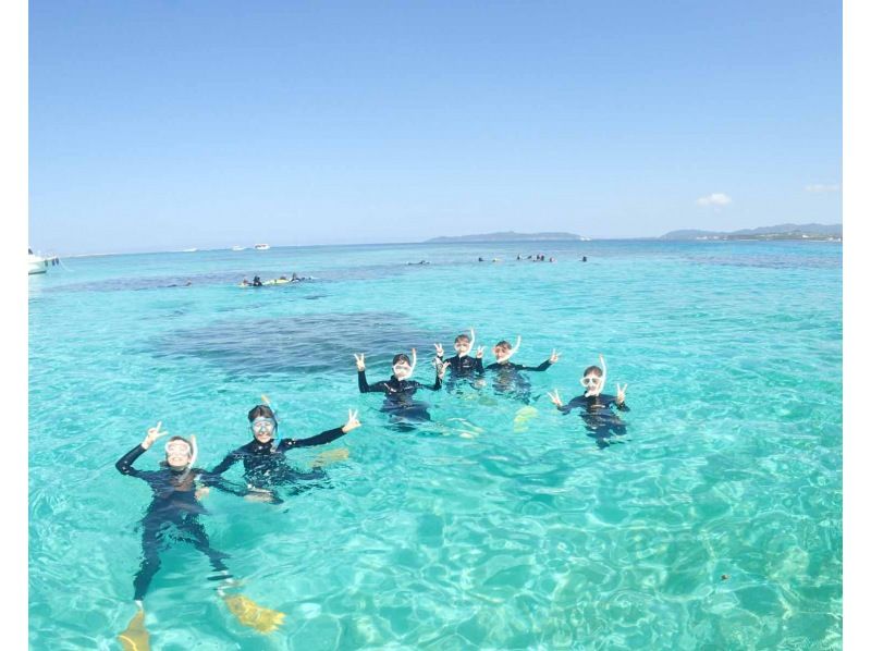 [Ishigaki Island Greedy 1-Day Snorkeling Course] Landing on a phantom island & snorkeling with corals, fish and sea turtles! Summer vacation ♪ Great for families ◎ Free underwater photography!の紹介画像