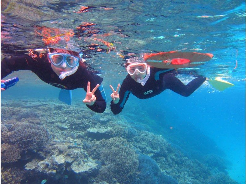 [Ishigaki Island Greedy 1-Day Snorkeling Course] Landing on a phantom island & snorkeling with corals, fish and sea turtles! Summer vacation ♪ Great for families ◎ Free underwater photography!の紹介画像