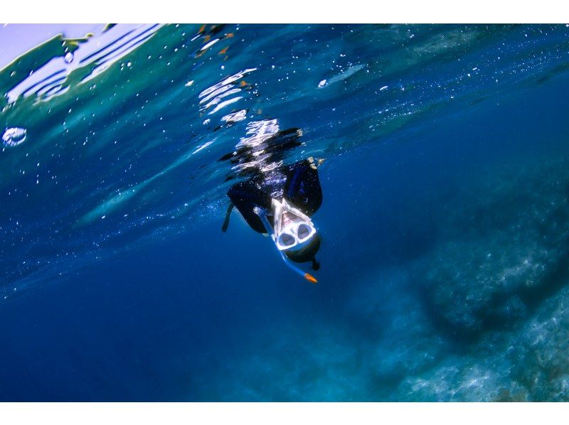 【Okinawa/Chatan】 Boat snorkeling! Photos and videos taken are freeの紹介画像