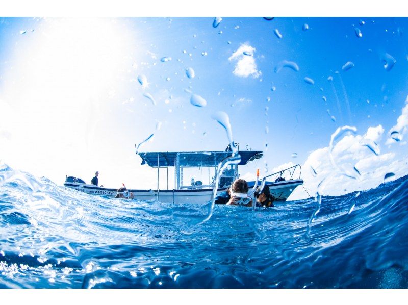 【Okinawa/Chatan】 Boat snorkeling! Photos and videos taken are freeの紹介画像