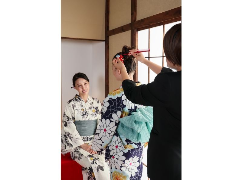 京都・二条城近く◇レンタル浴衣の着付け体験・プロカメラマンによるスタジオ撮影付き◇1名～OK！ 嵐山や金閣寺など人気観光地へもアクセス良し♪の紹介画像