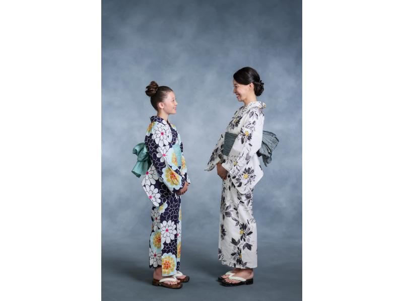 京都・二条城近く◇レンタル浴衣の着付け体験・プロカメラマンによるスタジオ撮影付き◇1名～OK！ 嵐山や金閣寺など人気観光地へもアクセス良し♪の紹介画像