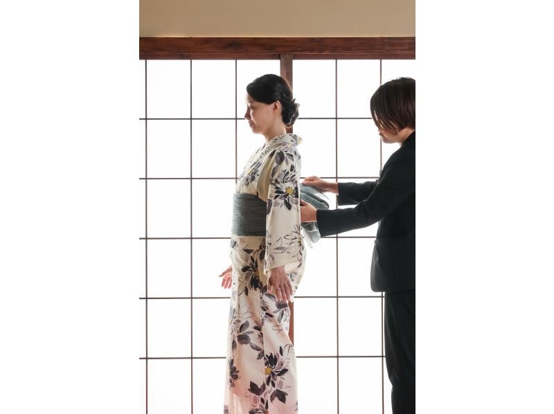 京都・二条城近く◇レンタル浴衣の着付け体験・プロカメラマンによるスタジオ撮影付き◇1名～OK！ 嵐山や金閣寺など人気観光地へもアクセス良し♪の紹介画像