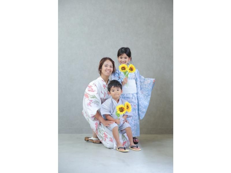 京都・二条城近く◇浴衣の着付け体験・プロカメラマンによるスタジオ撮影付き◇1名～OK！撮影後は浴衣姿で観光をお楽しみください♪の紹介画像