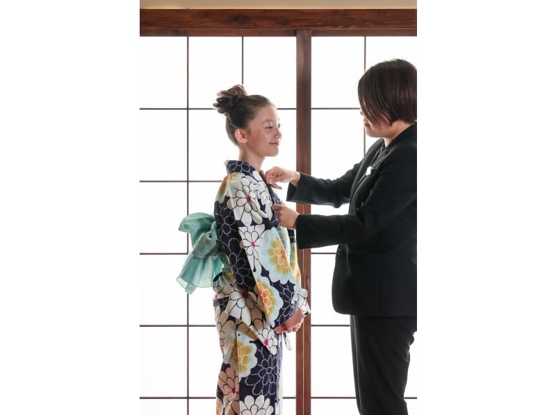 京都・二条城近く◇浴衣の着付け体験・プロカメラマンによるスタジオ撮影付き◇1名～OK！撮影後は浴衣姿で観光をお楽しみください♪の紹介画像